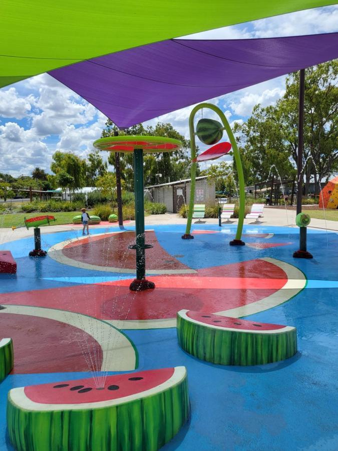 Отель Chinchilla Tourist Park Экстерьер фото
